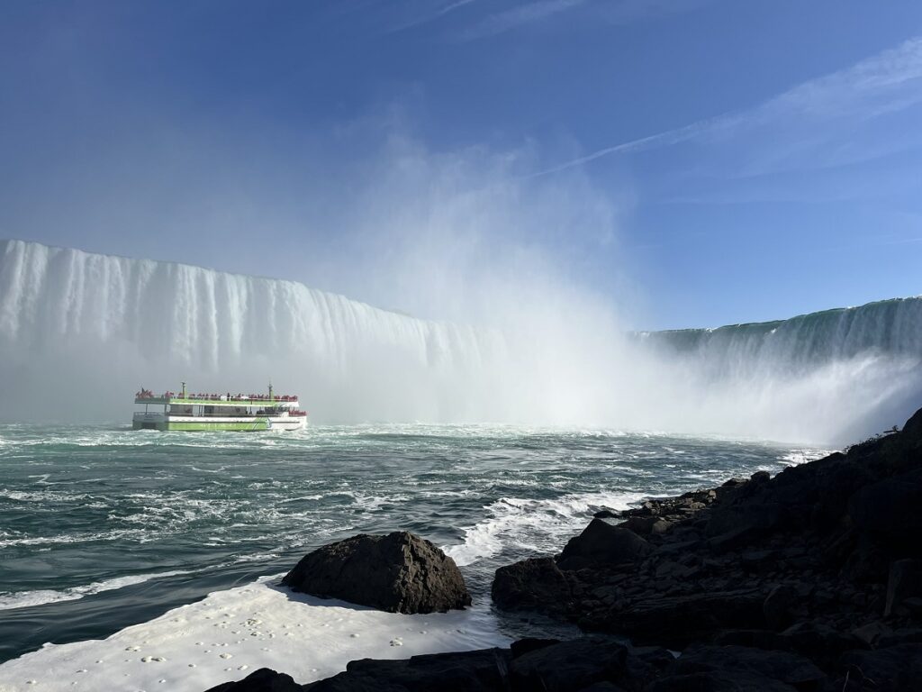 Niagara falls boat tour