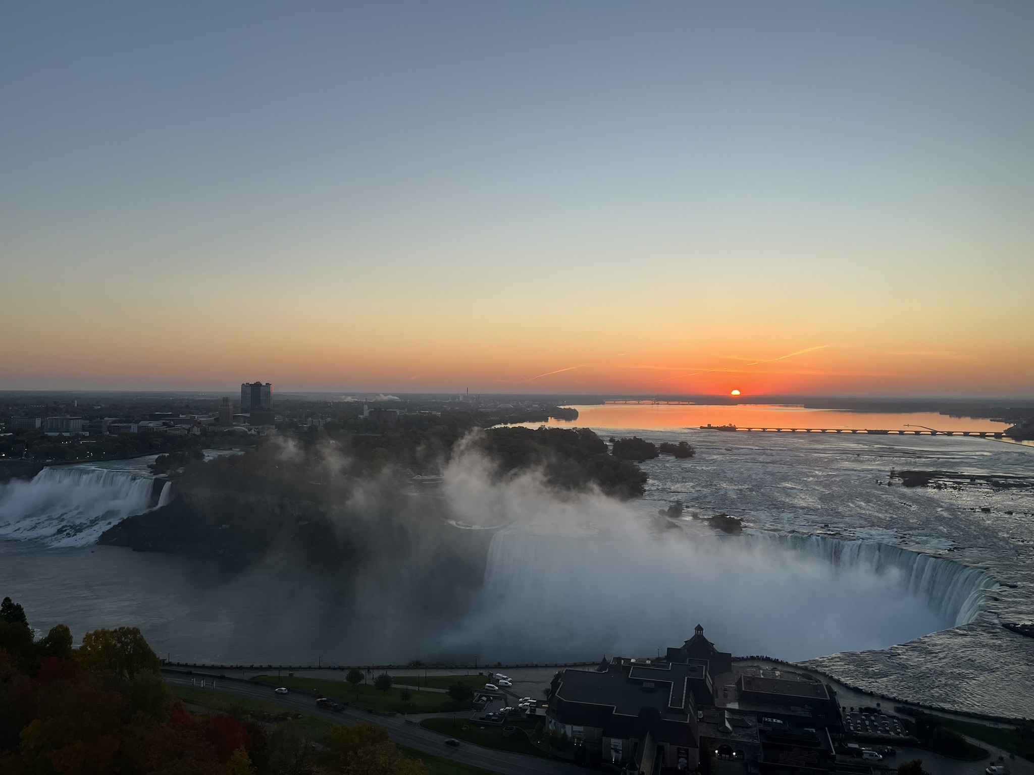 Sunrise over Niagara Falls　