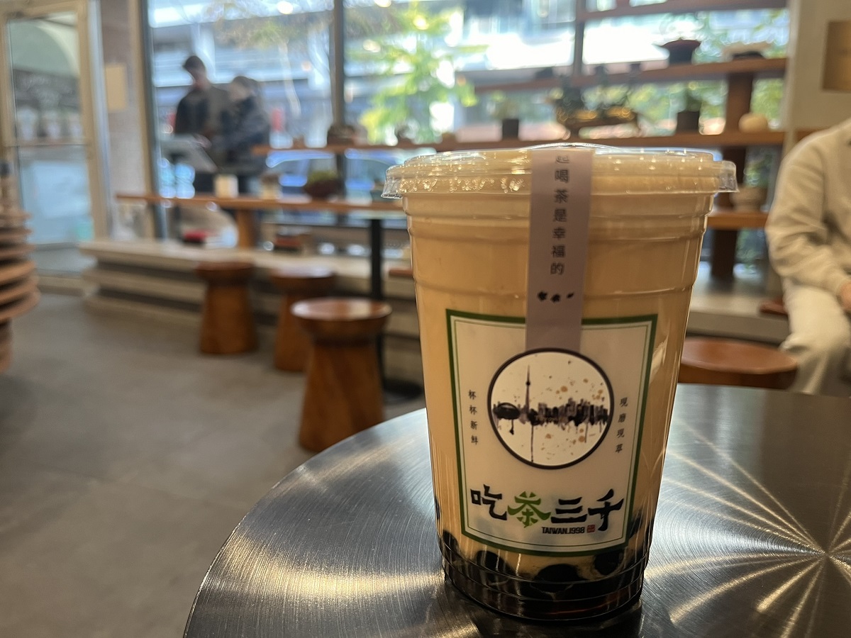 Bubble tea in a cozy cafe