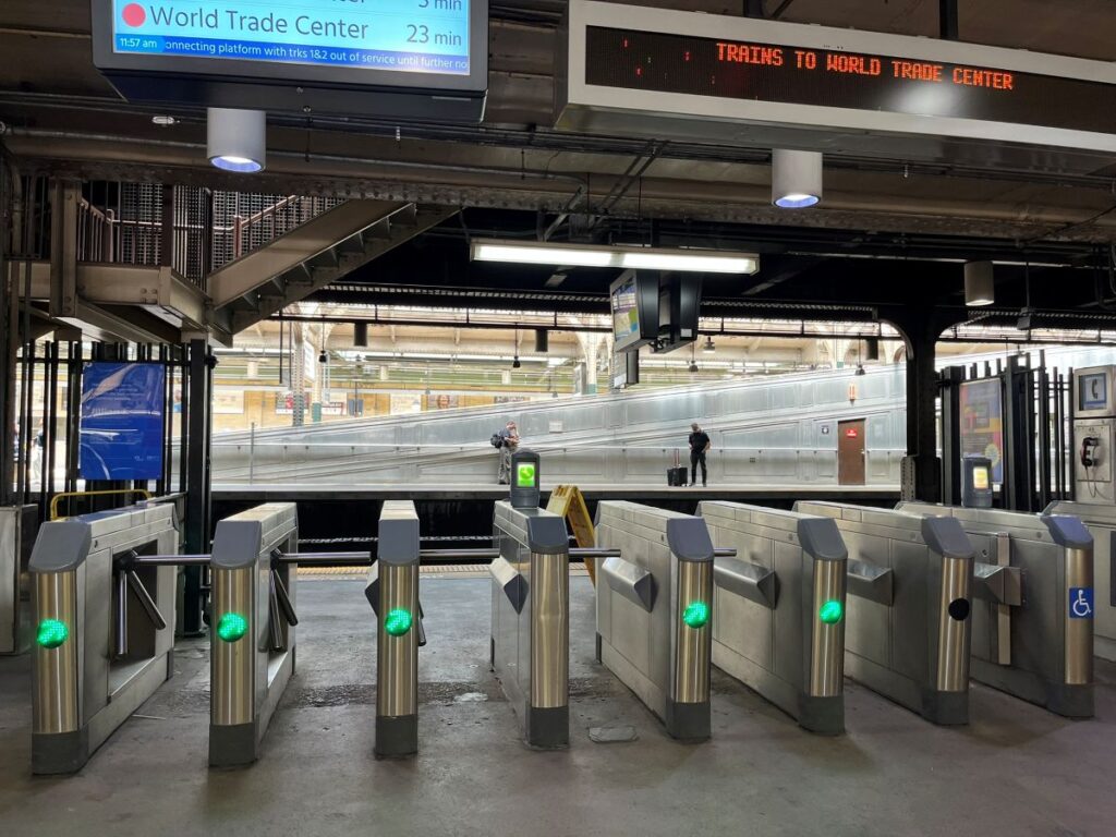 PATH platform at Newark Penn Station