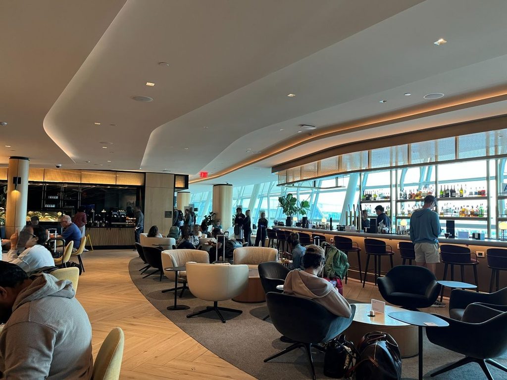 the bar area at Chase Sapphire Lounge at JFK